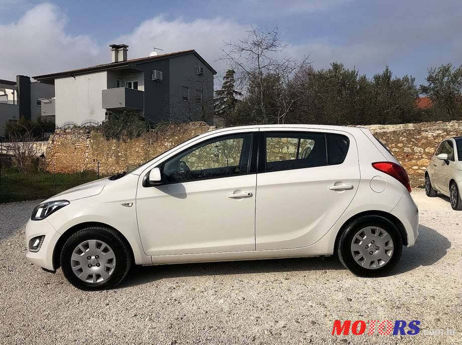 2013' Hyundai i20 photo #5