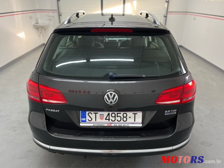 2011' Volkswagen Passat Variant photo #5