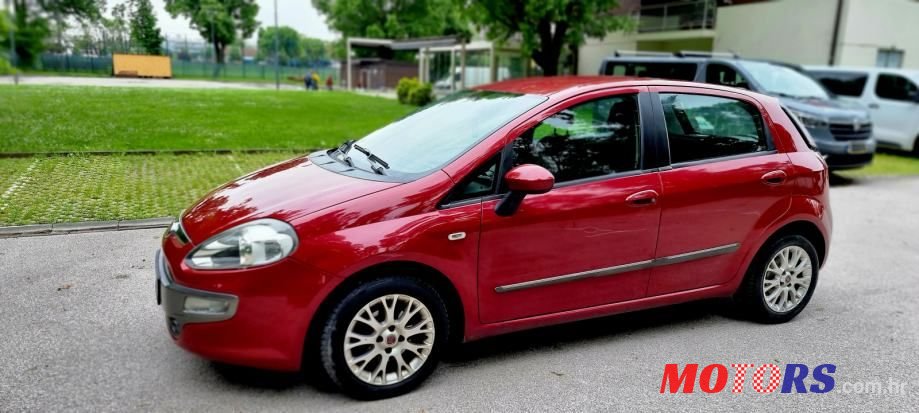2011' Fiat Punto Evo photo #5