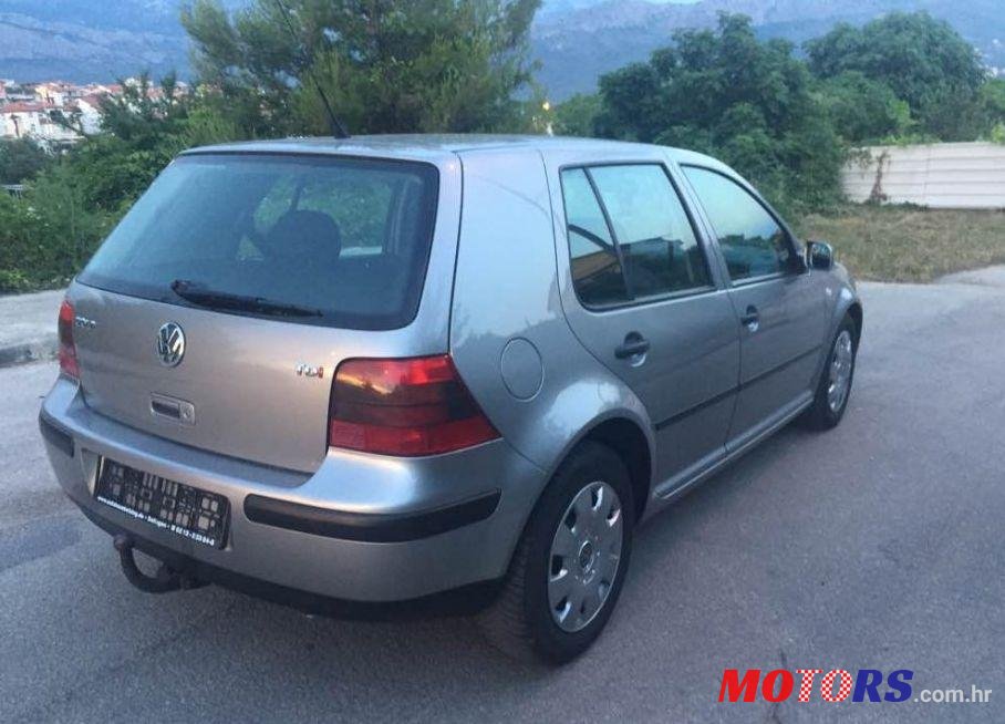 2002' Volkswagen Golf IV photo #2