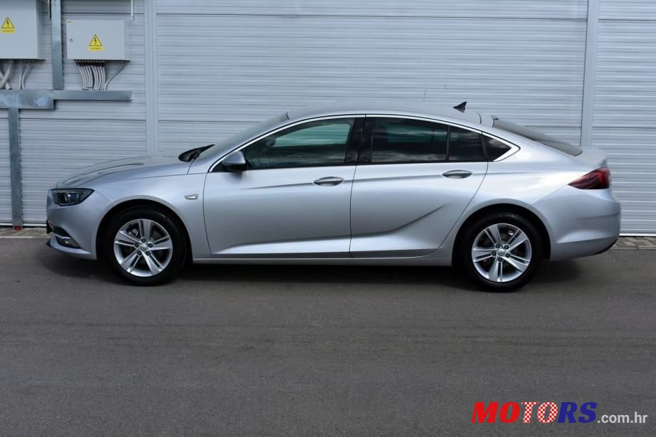 2019' Opel Insignia photo #2