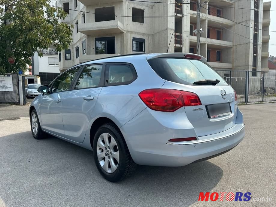 2016' Opel Astra Karavan photo #4