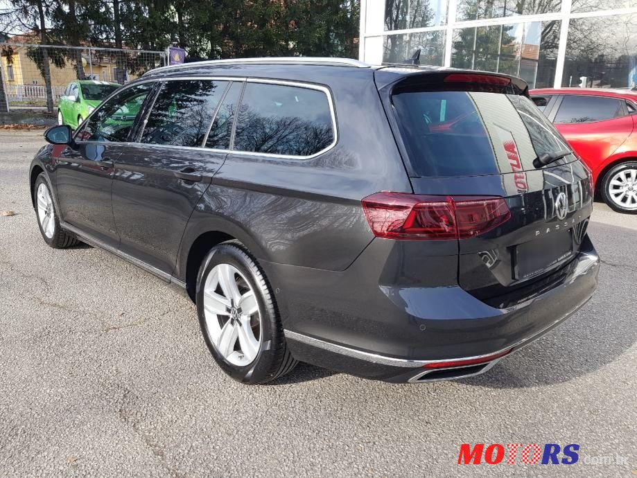 2020' Volkswagen Passat Variant photo #3