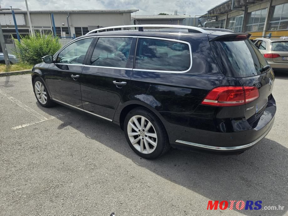 2011' Volkswagen Passat Variant photo #3