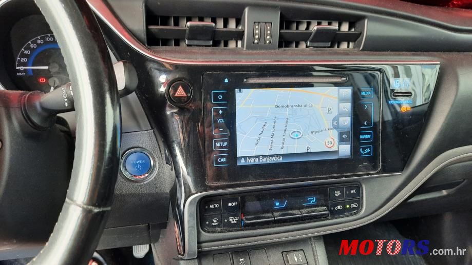 2016' Toyota Auris Karavan photo #3