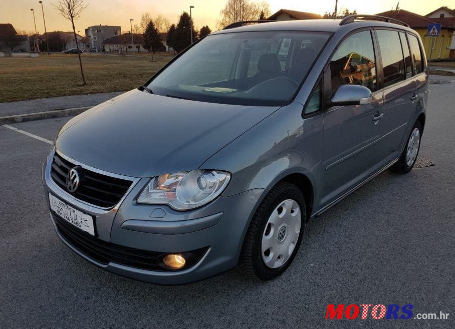 2008' Volkswagen Touran 1,9 Tdi photo #2