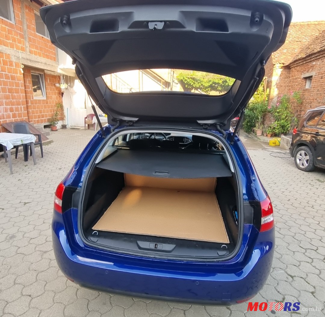 2019' Peugeot 308 photo #7