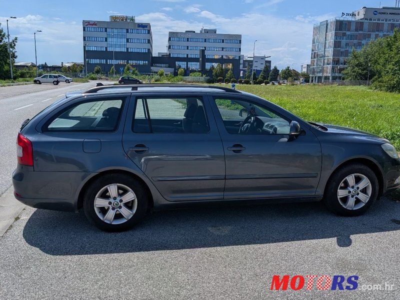 2012' Skoda Octavia Combi photo #4