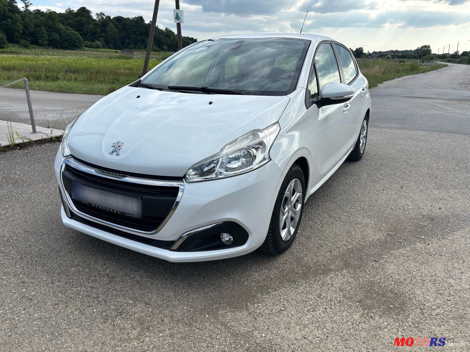 2015' Peugeot 208 1,6 Bluehdi photo #1
