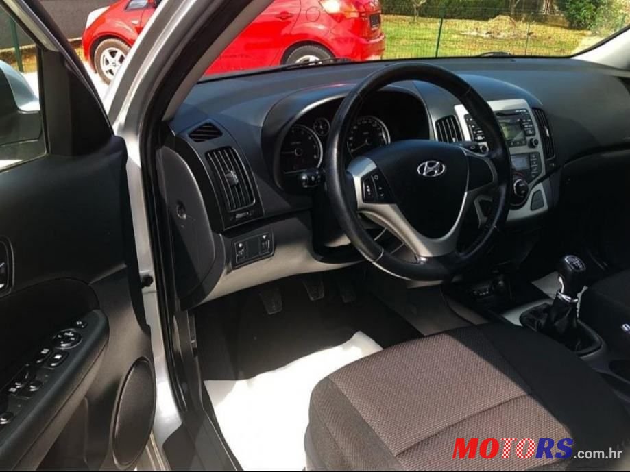 2011' Hyundai i30 1.4 photo #4
