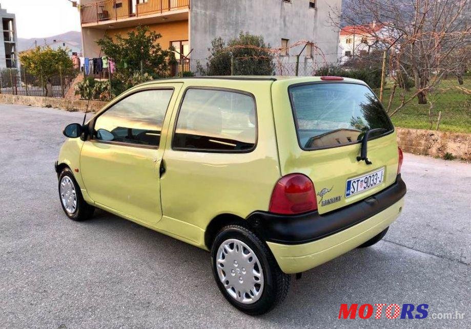 2002' Renault Twingo photo #2