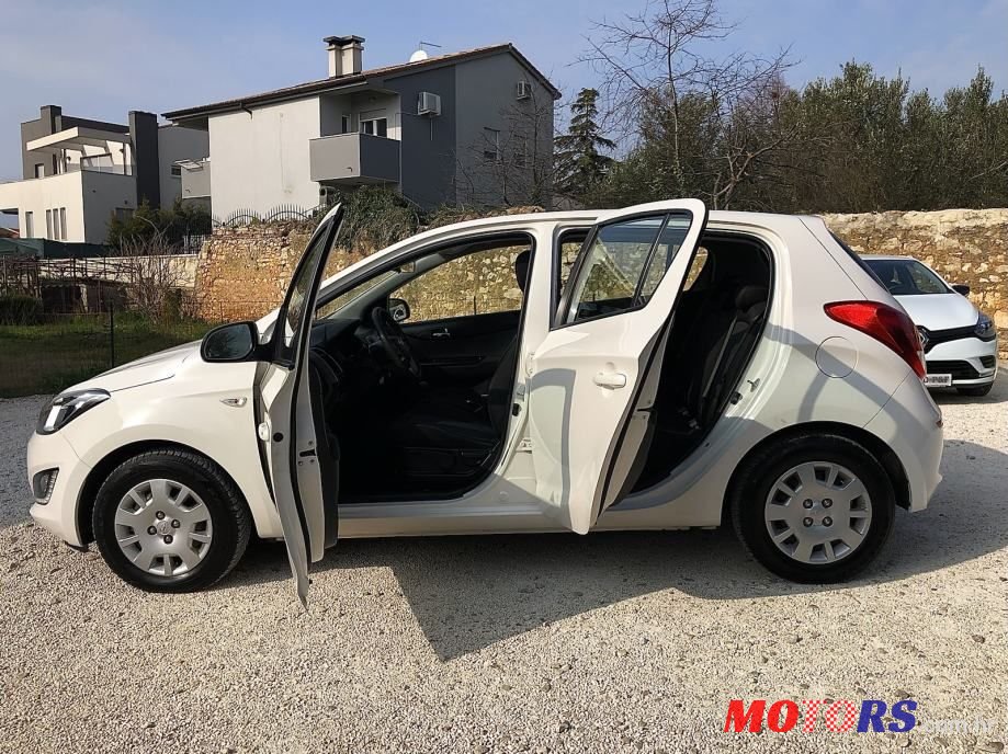 2013' Hyundai i20 photo #6