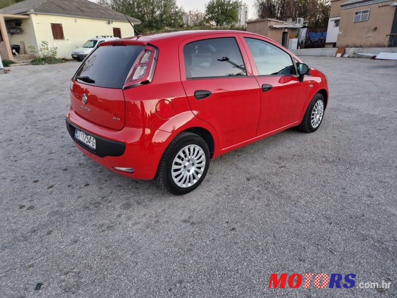 2010' Fiat Grande Punto photo #4