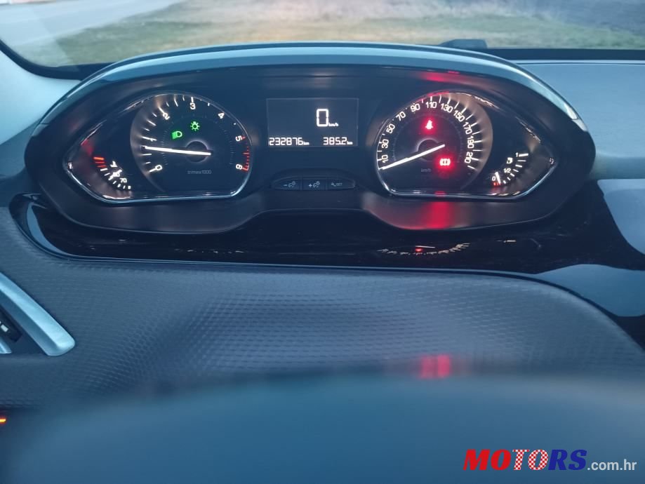 2014' Peugeot 2008 1,6 E-Hdi photo #2