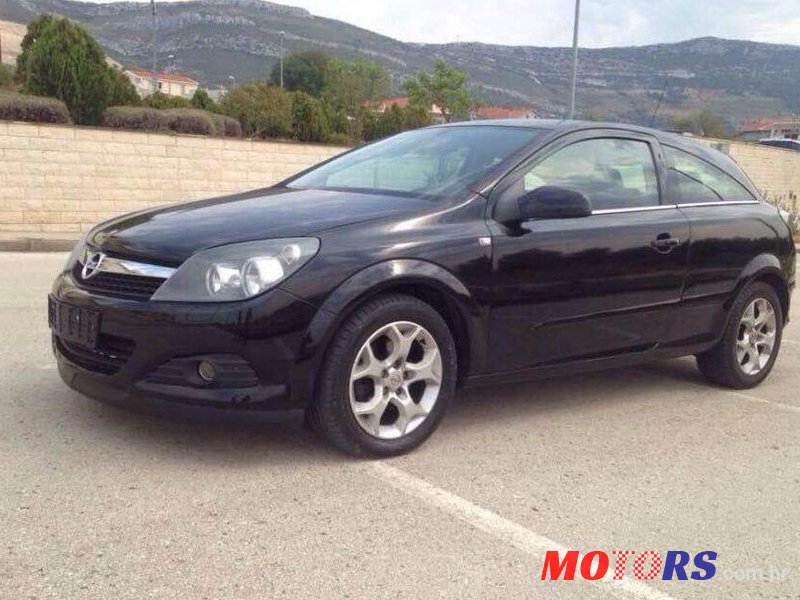 2005' Opel Astra Coupe 1.7 Cdti photo #2