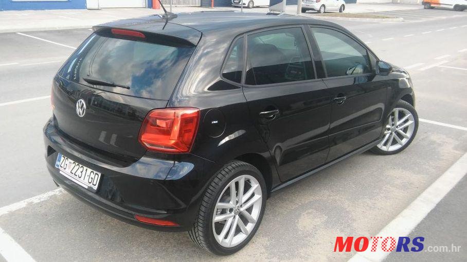 2016' Volkswagen Polo photo #1