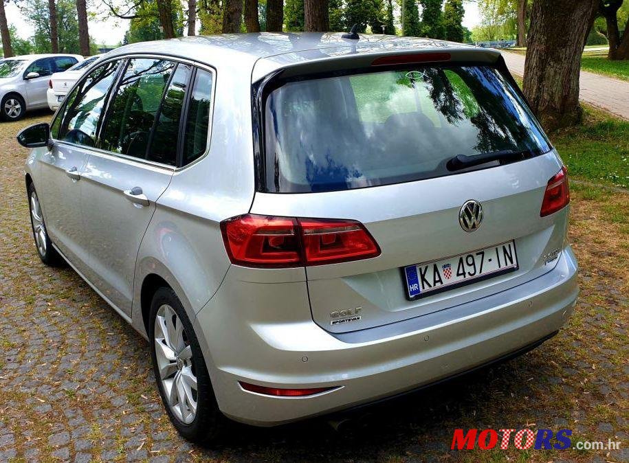 2015' Volkswagen Golf Sportsvan photo #1