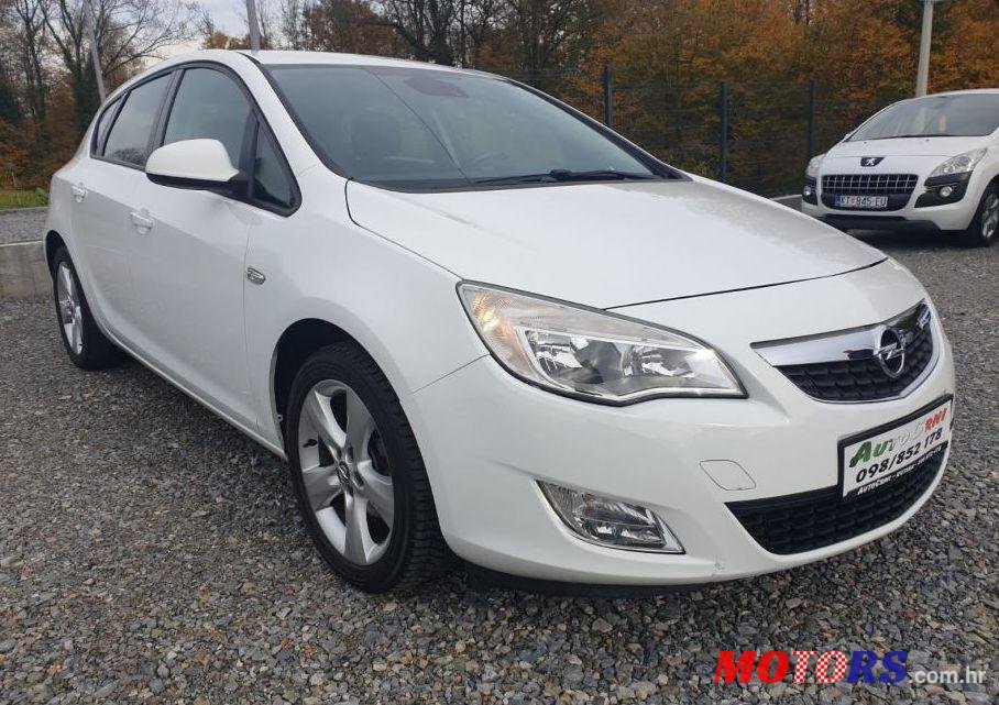 2010' Opel Astra 1,4 Turbo photo #1