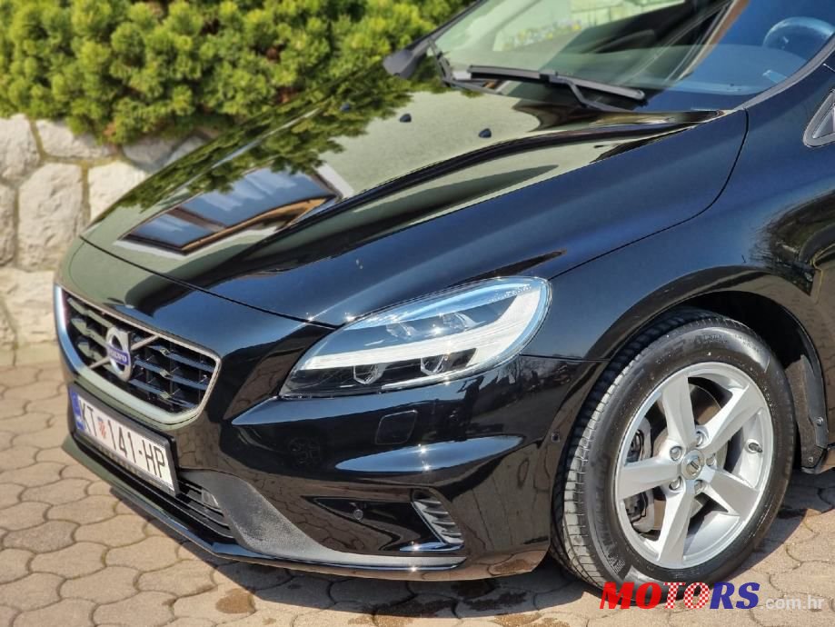 2018' Volvo V40 photo #2