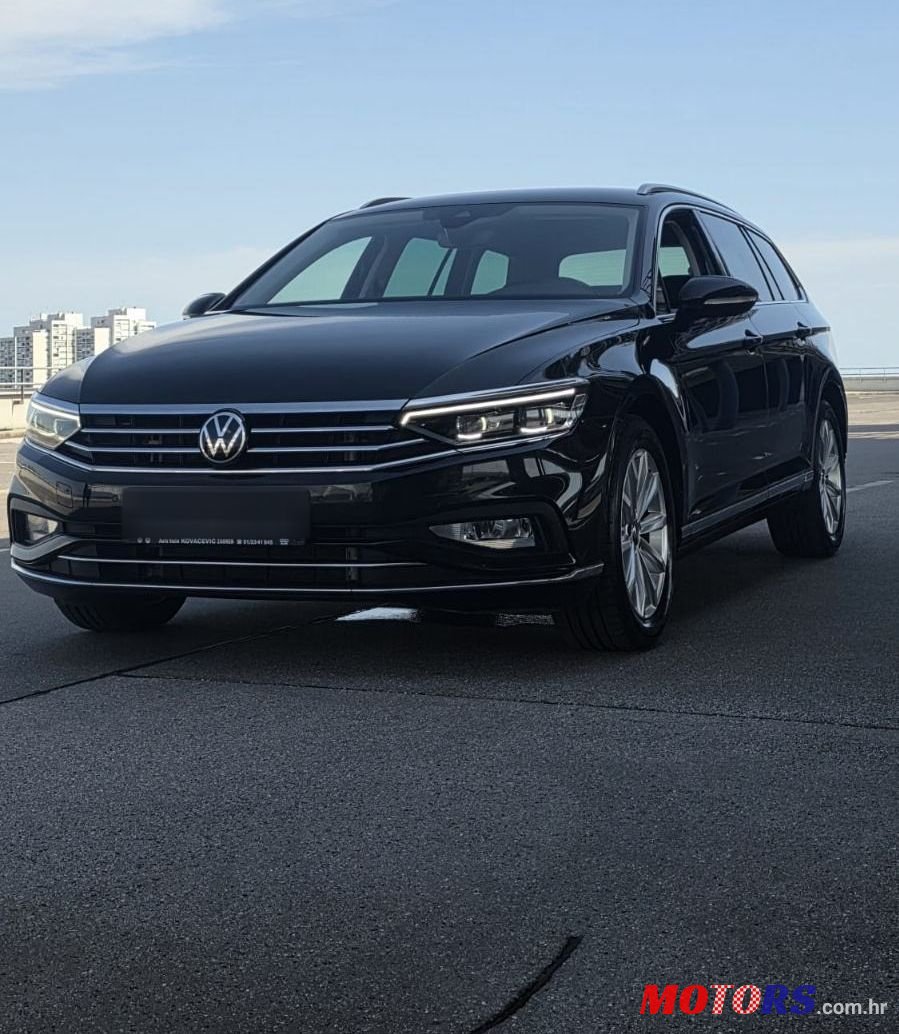 2022' Volkswagen Passat Variant photo #2