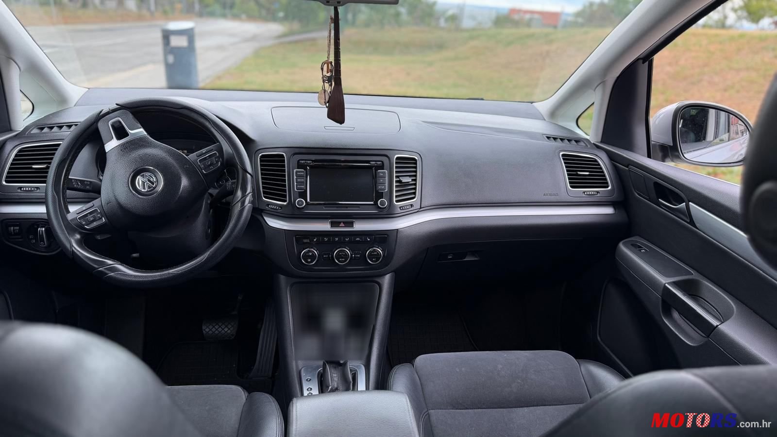 2013' Volkswagen Sharan 2,0 Tdi Bmt photo #2