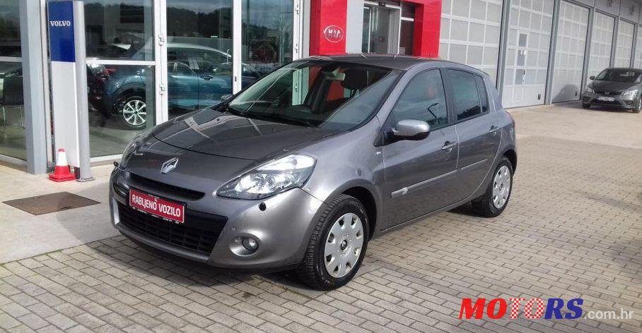 2012' Renault Clio photo #2