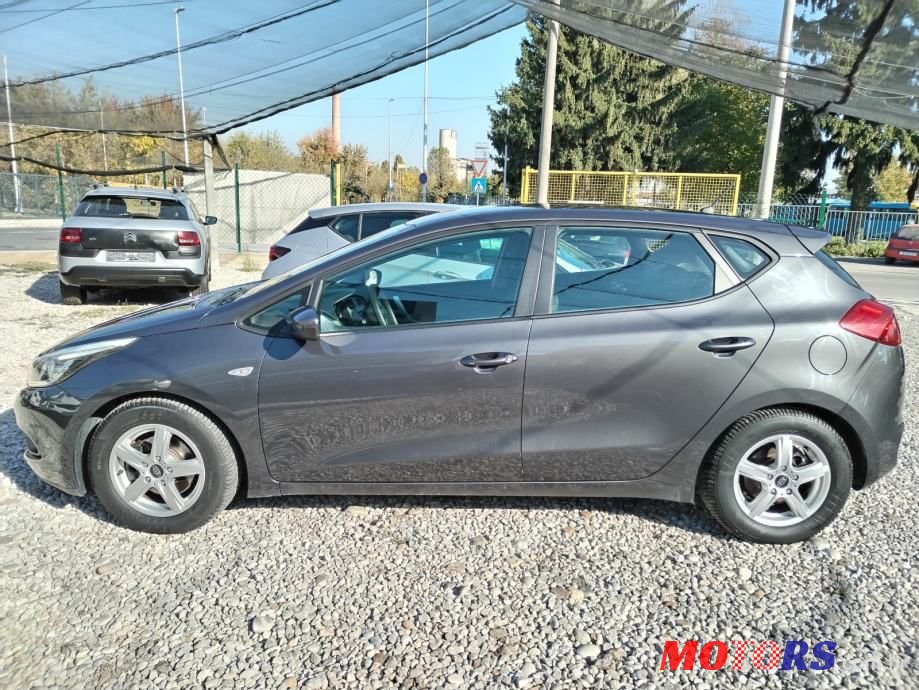 2012' Kia Ceed photo #2