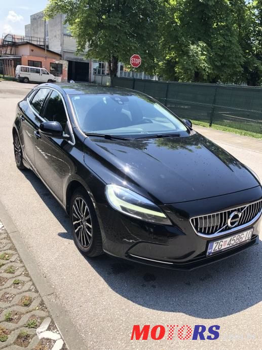 2017' Volvo V40 D2 photo #1