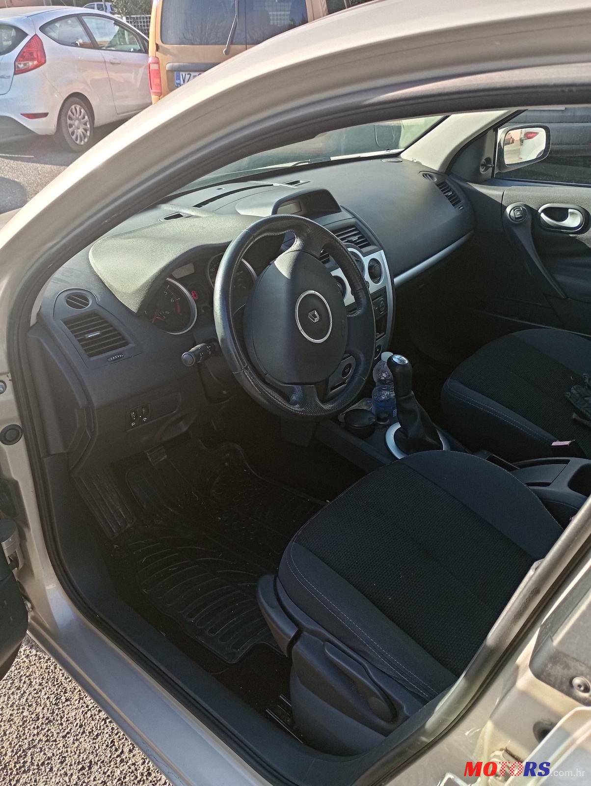 2010' Renault Megane Sedan photo #6