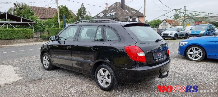 2009' Skoda Fabia Combi photo #4