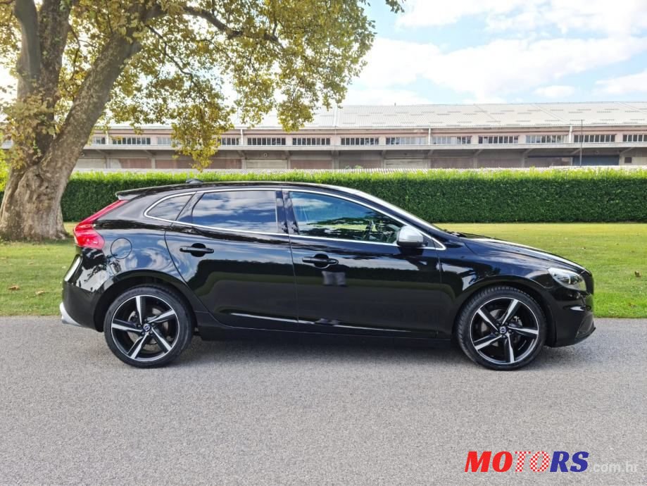 2015' Volvo V40 D2 88G photo #2