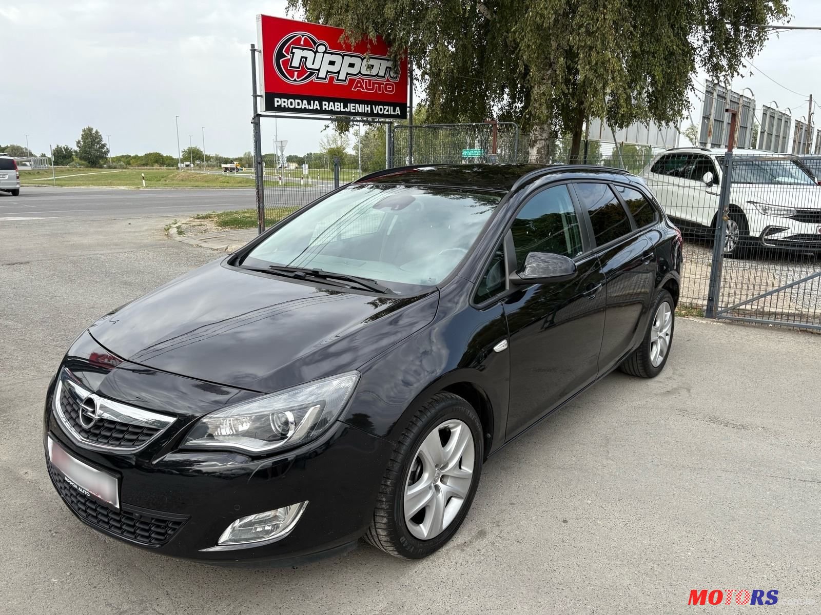 2011' Opel Astra Karavan photo #1