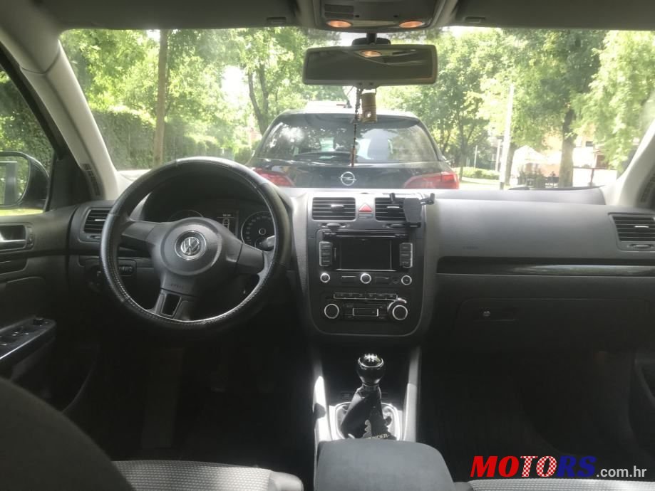 2010' Volkswagen Jetta 1,6 Tdi photo #3