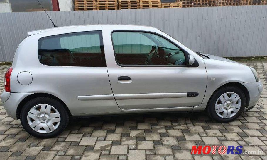 2006' Renault Clio 1.5Dci photo #2