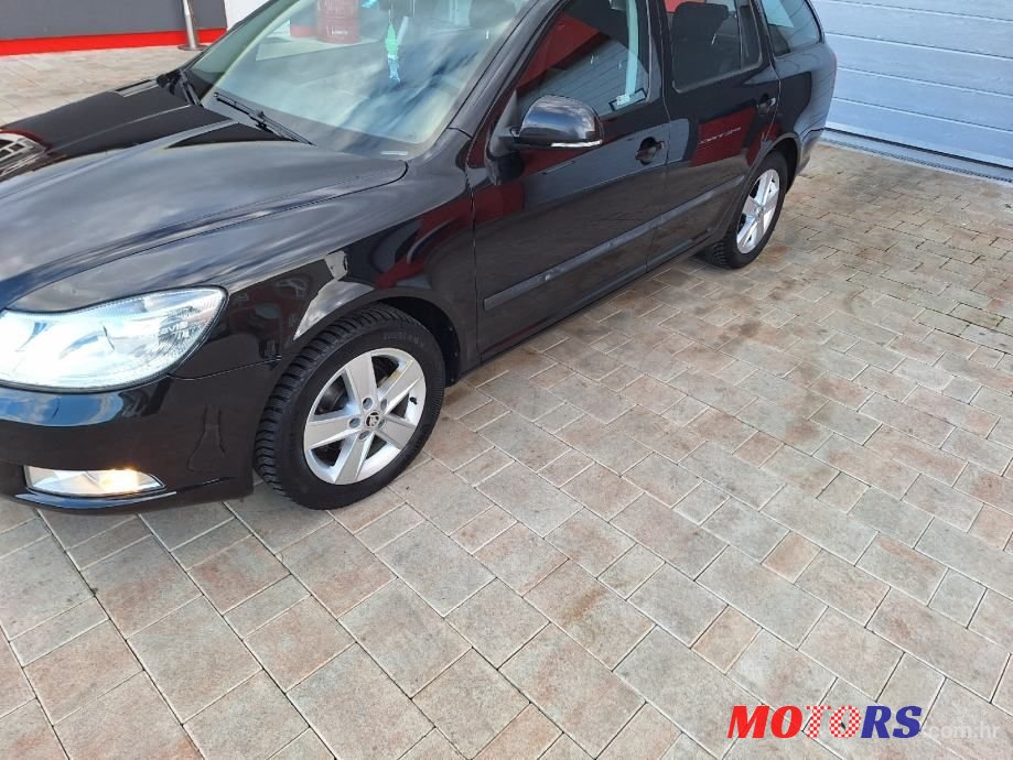 2012' Skoda Octavia Combi photo #2