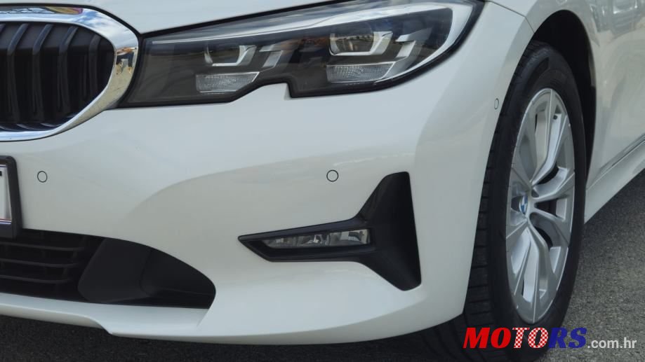 2021' BMW Serija 3 318D Touring photo #4