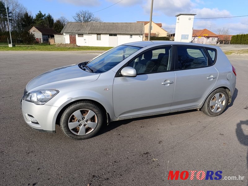 2010' Kia Ceed 1,6 Crdi photo #4