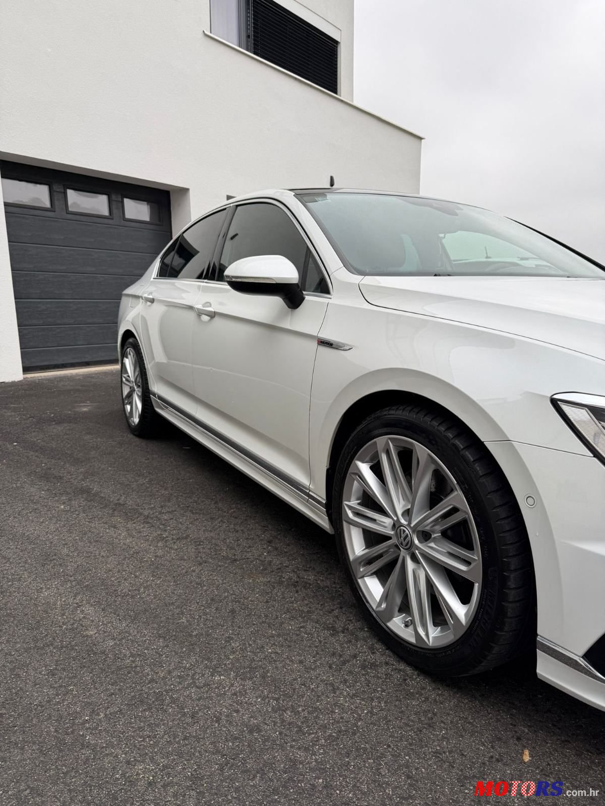 2017' Volkswagen Passat photo #5
