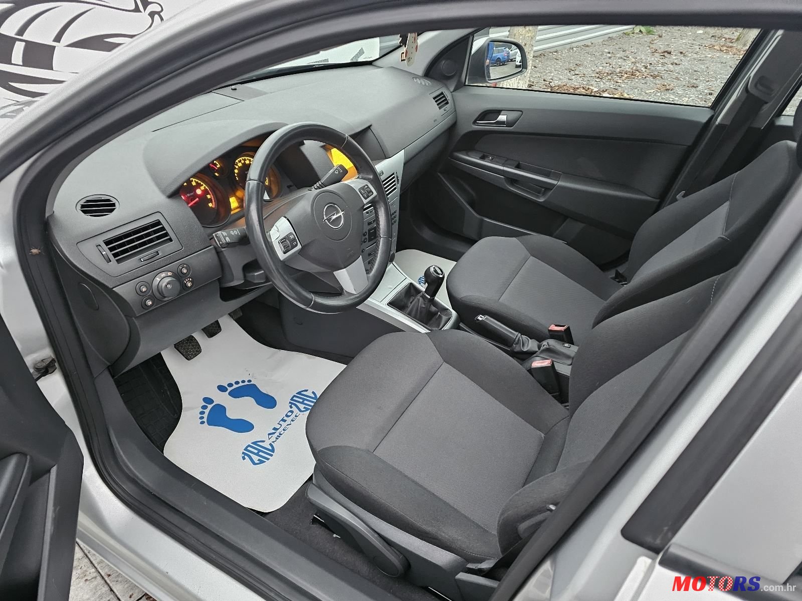 2011' Opel Astra 1,4 16V photo #3