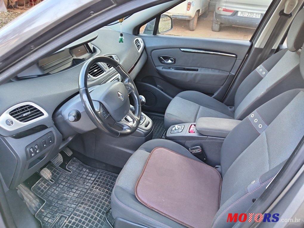 2013' Renault Scenic photo #4