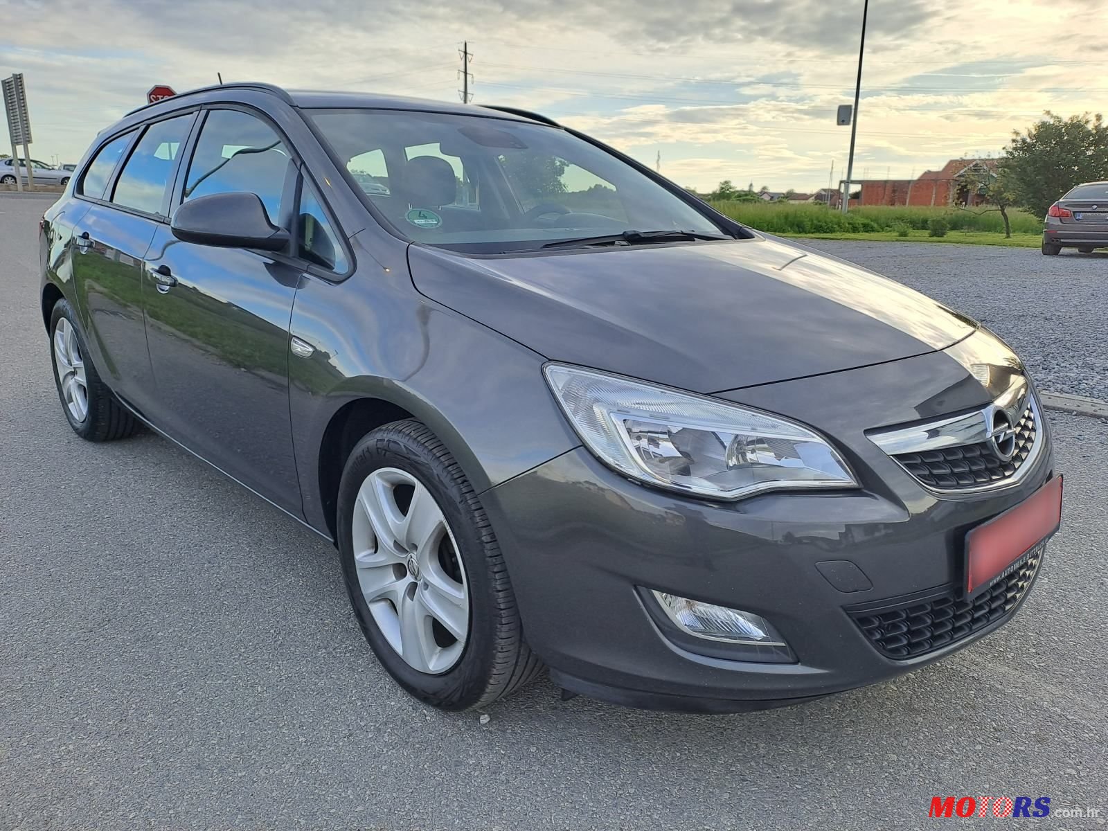 2011' Opel Astra Karavan photo #3