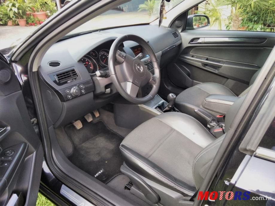 2006' Opel Astra Karavan photo #6