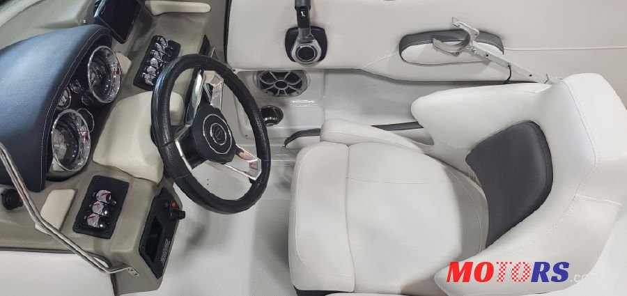 2020' Crownline E215XS photo #5