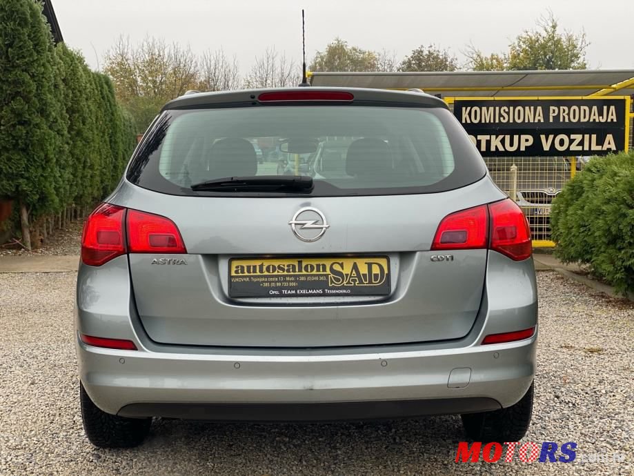 2011' Opel Astra Karavan photo #5