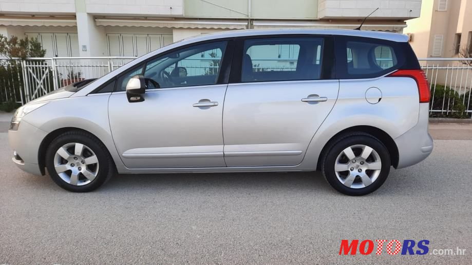 2011' Peugeot 5008 1,6 Hdi photo #2