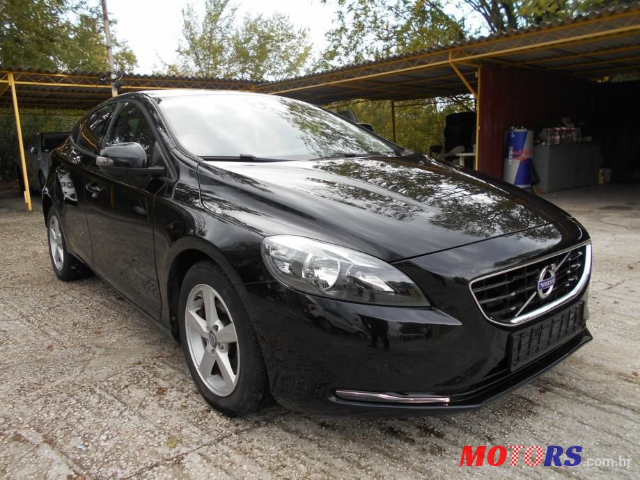 2015' Volvo V40 D2 Sport photo #3