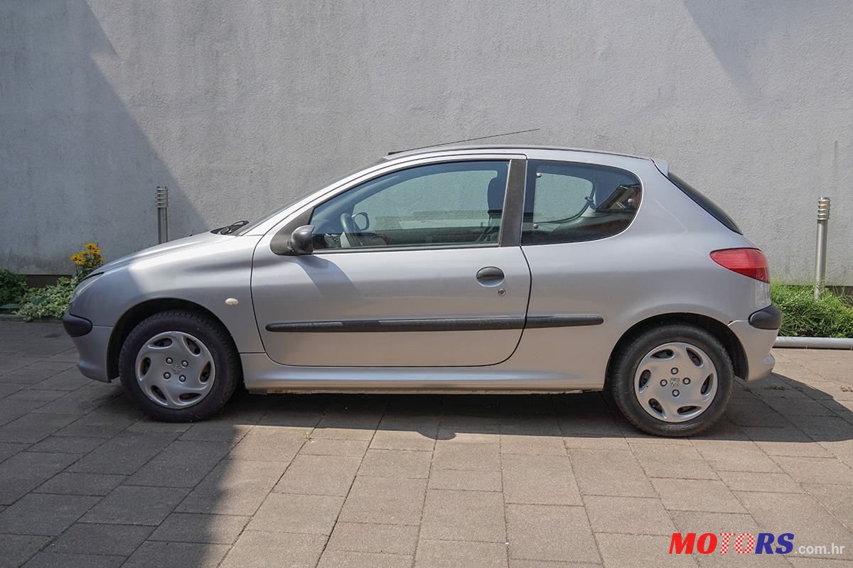 2000' Peugeot 206 206 1,1 photo #2