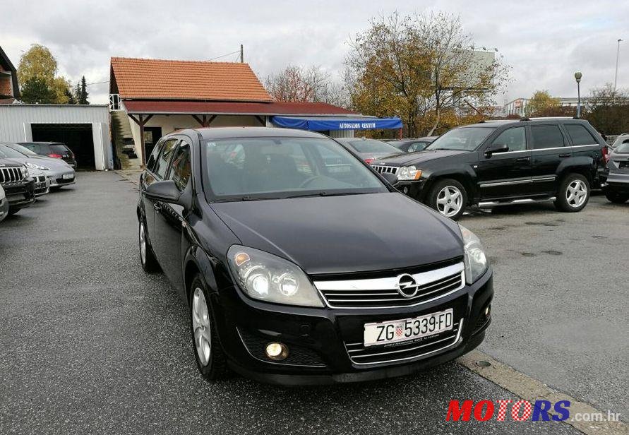 2010' Opel Astra Karavan photo #2