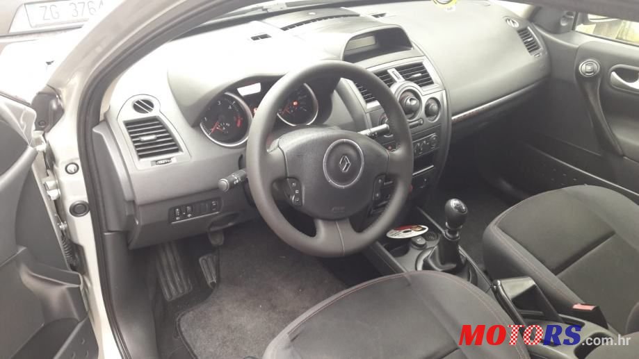 2008' Renault Megane Grandtour photo #4