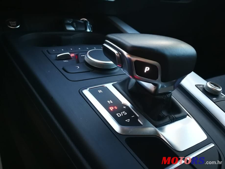 2018' Audi A4 Avant photo #5